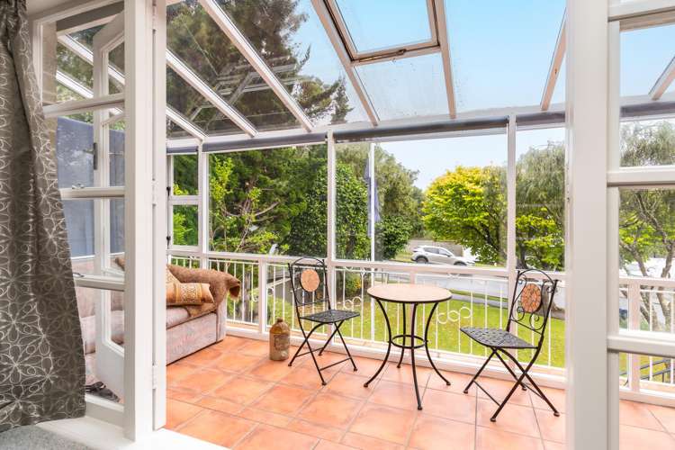 39 Sunrise Boulevard Tawa_12