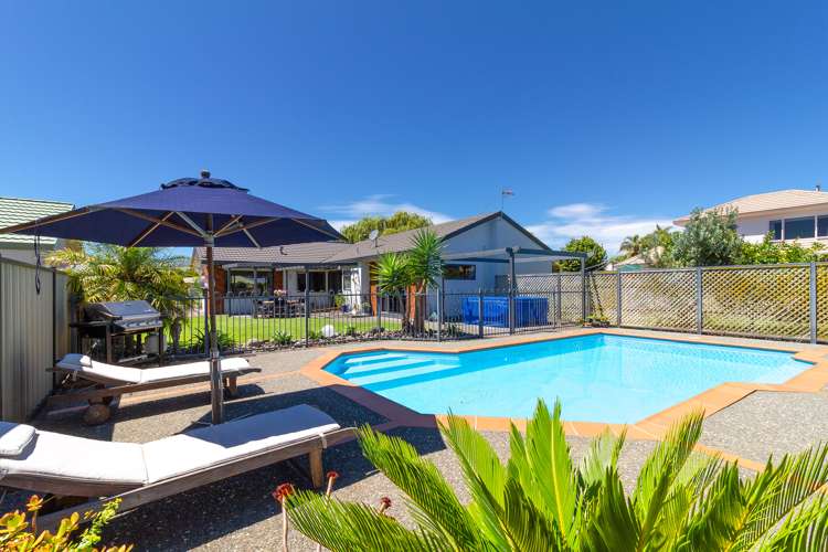 21 Kensington Drive Taradale_1