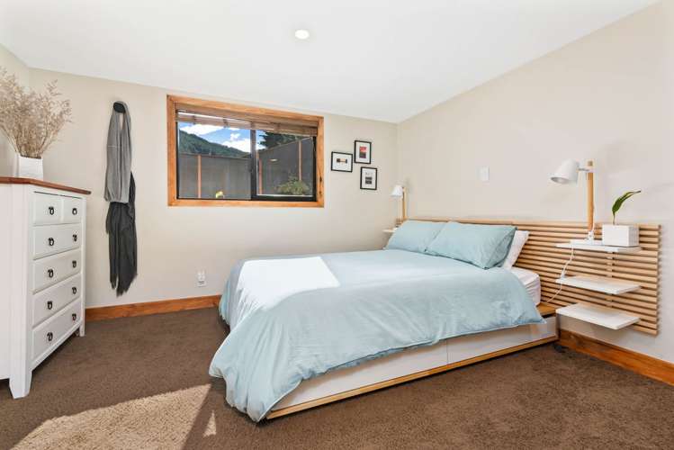 11b Mackinnon Terrace Fernhill/Sunshine Bay_12