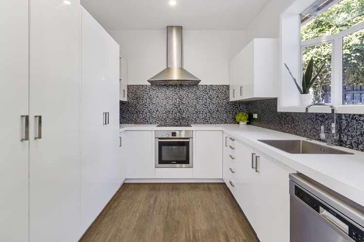 6 Hertnon Street West End_8