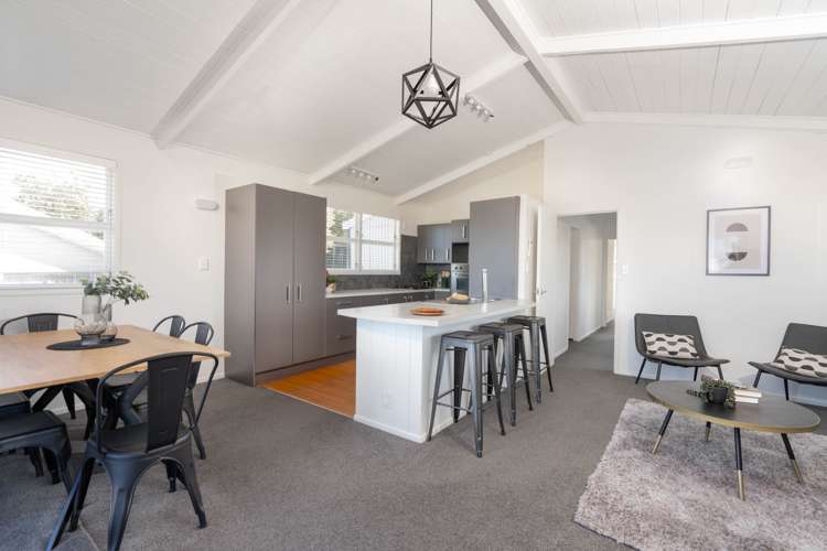 6 Liston Avenue Hilltop_11