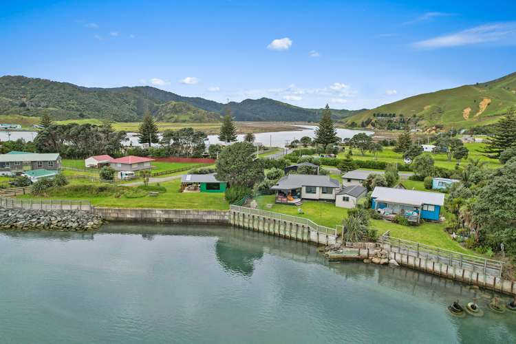 4 Rauparaha Street Marokopa_15