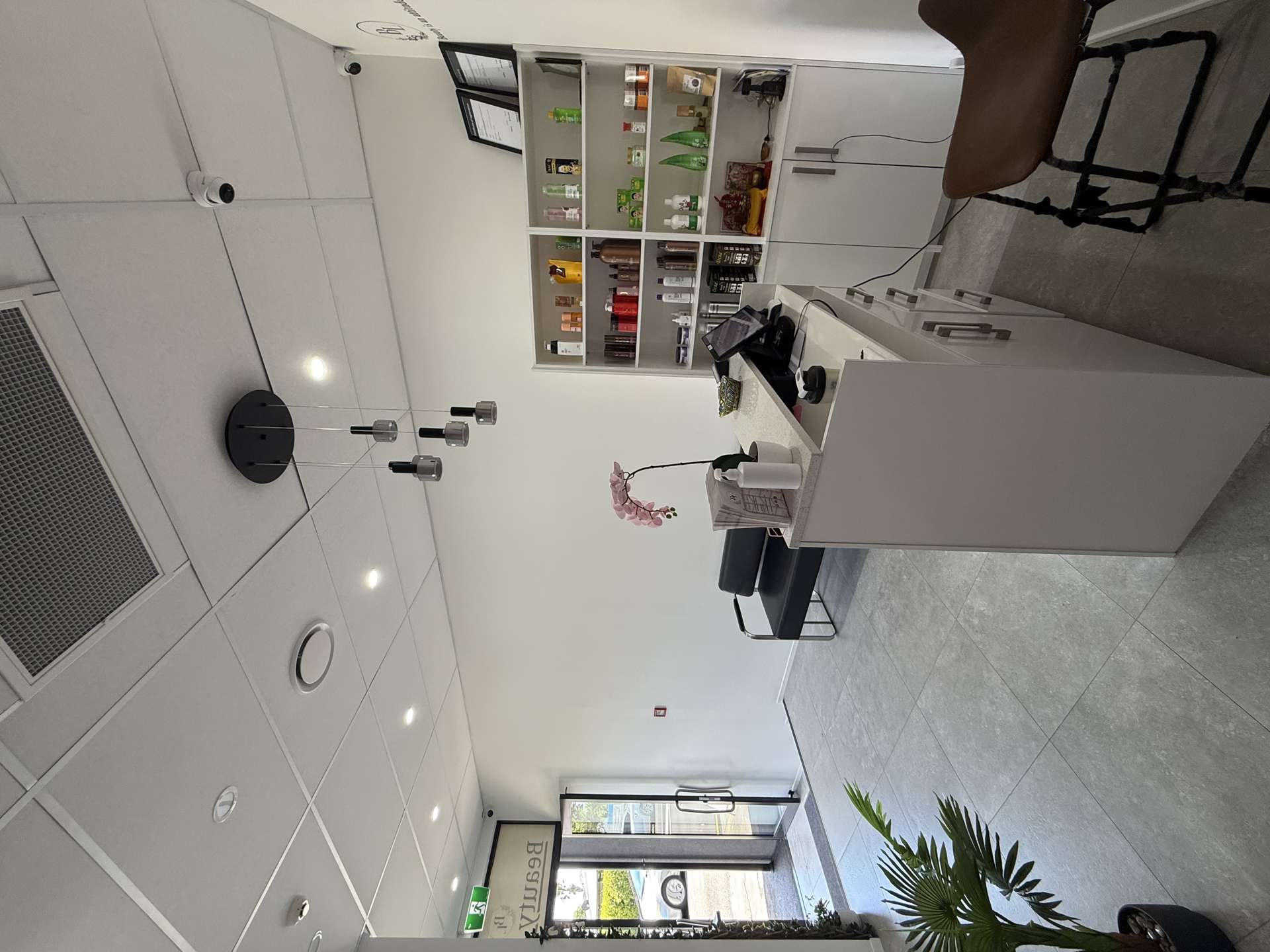 Beauty Store For Sale In Prime Location_0