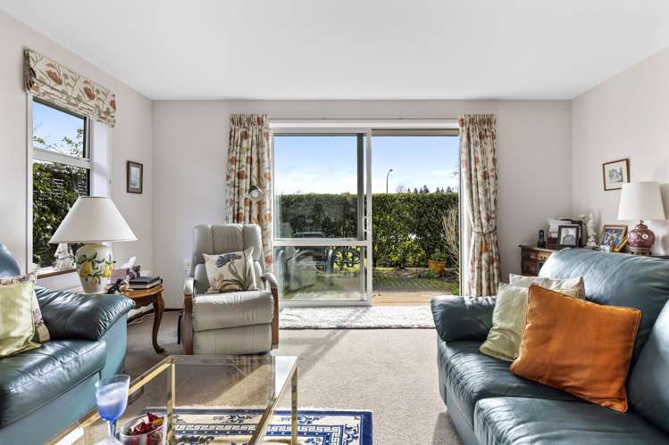 53 Chateau Crescent Rangatira Park_10