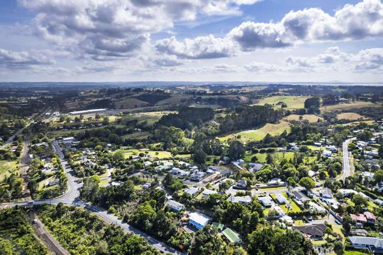 105 Waitakere Road Waitakere_31