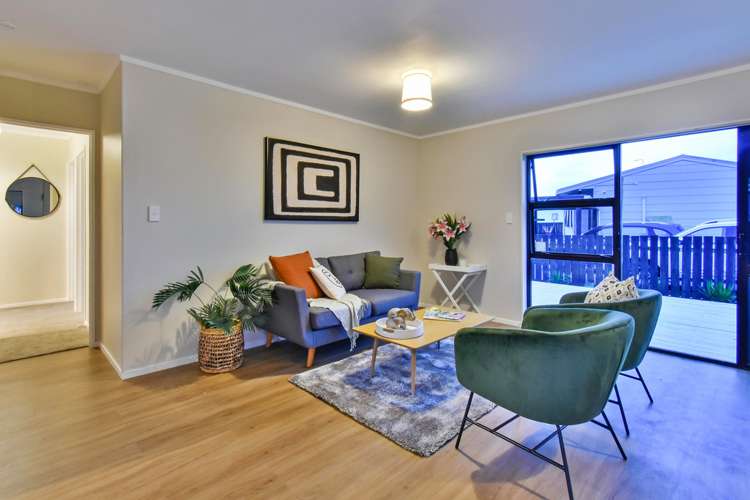 2/6 Hatherley Place Clendon Park_12