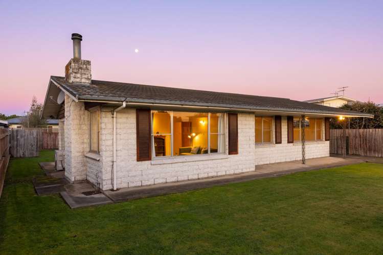 18 Newbourne Crescent Redwoodtown_22