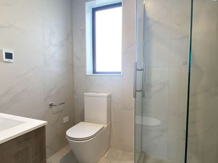 2/12 Onewa Road Northcote_8