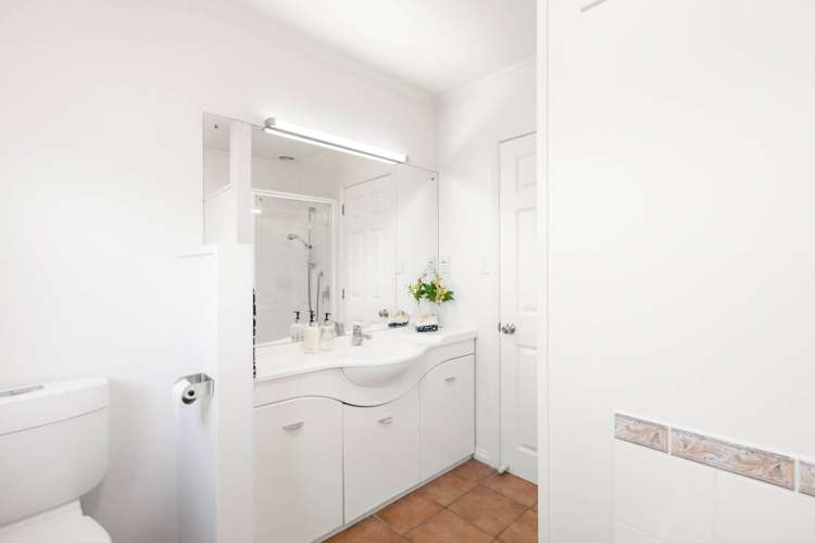 10 Mackay Drive Greenhithe_11