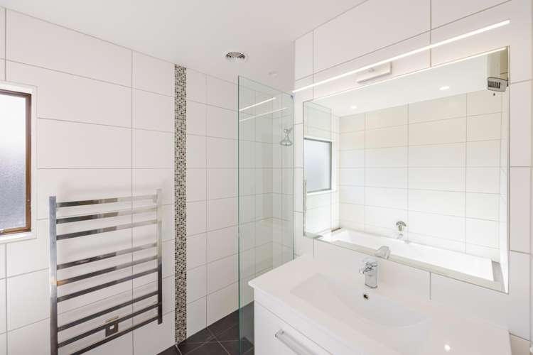 42 Atherfold Crescent Greenmeadows_14