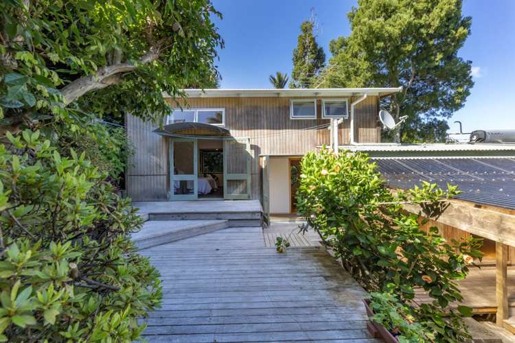 1097 Huia Road Huia_12