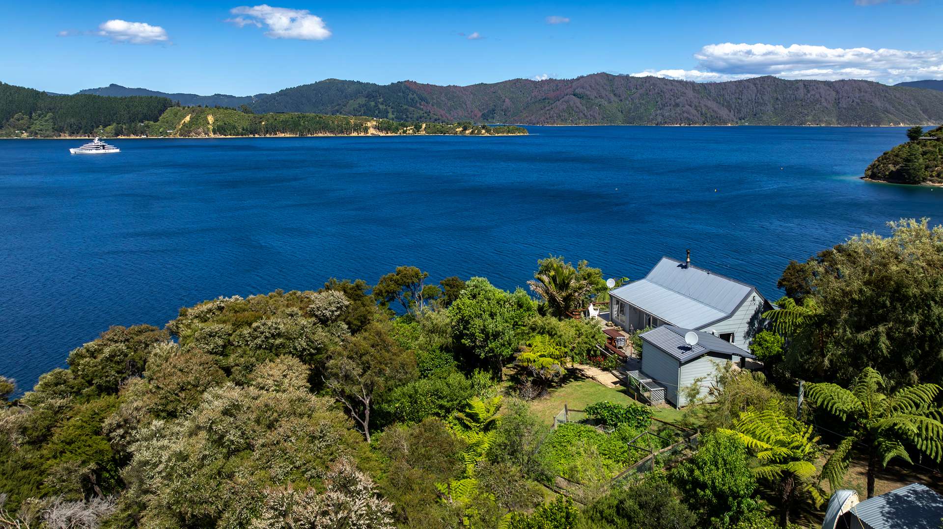 - Arthur's Bay, Bay of Many Coves Queen Charlotte Sound_0