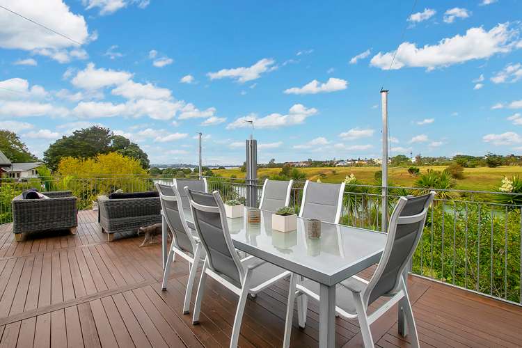 8 Lister Street Point Chevalier_19