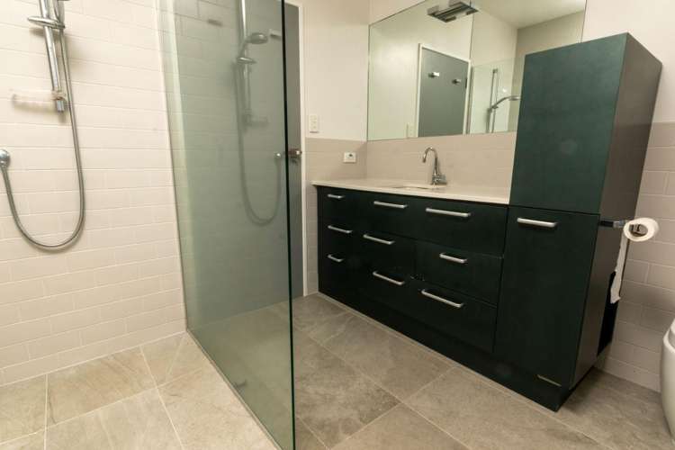 3/7 The Parade 1787_7