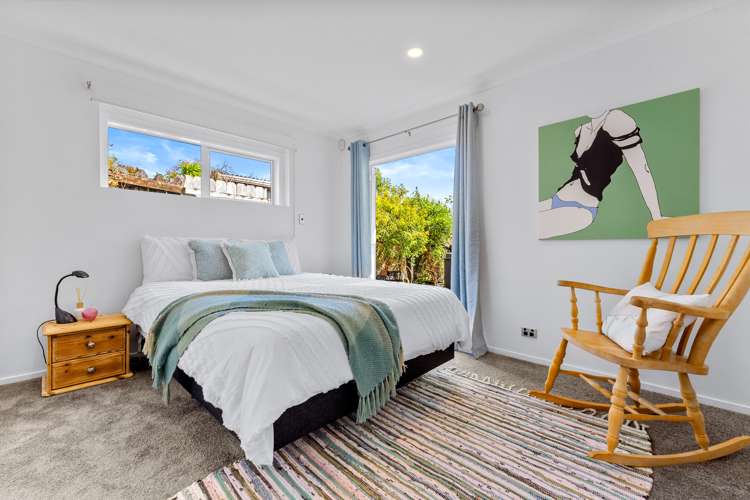 532 Beach Road Murrays Bay_15