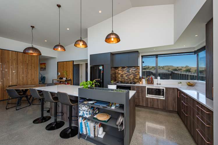 96 Cedarwood Street Woodridge_6