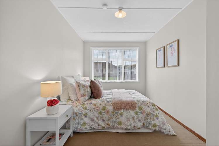 16 Hodgins Grove Naenae_7