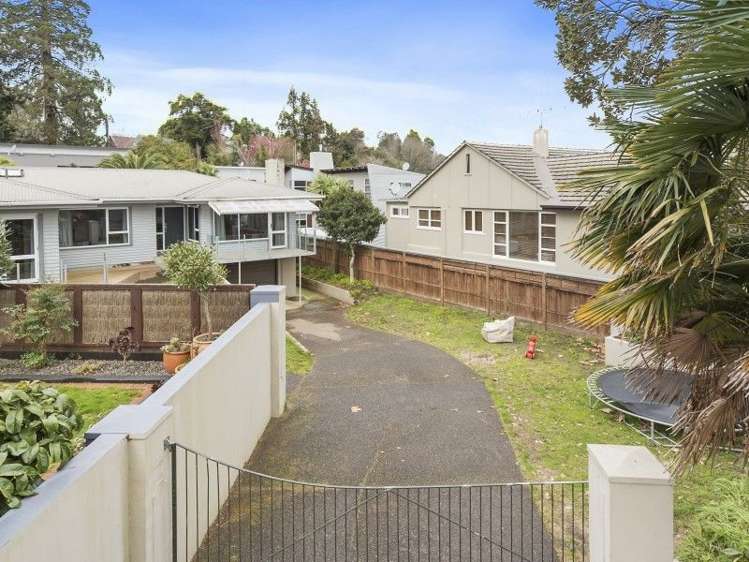 654 River Road Chartwell_14