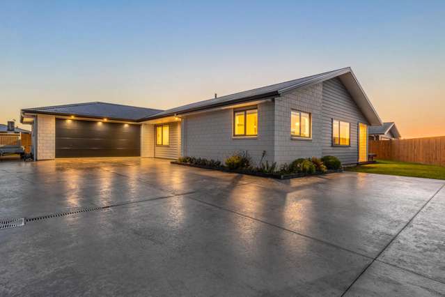 Modern Luxury & Style at 14 Ash Close