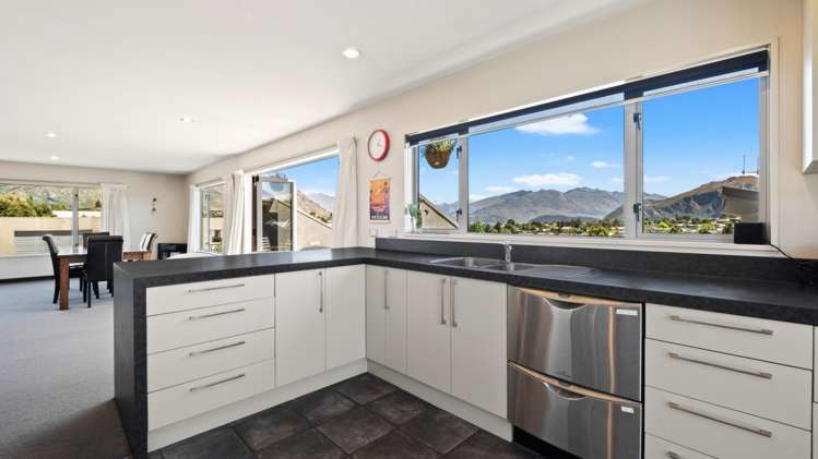 99 Kings Drive Wanaka_5