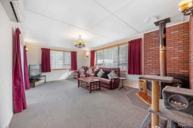 8 Ngaturi Grove Wainuiomata_1