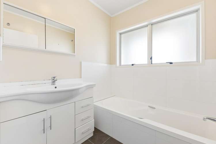 67 Meadway Sunnyhills_11