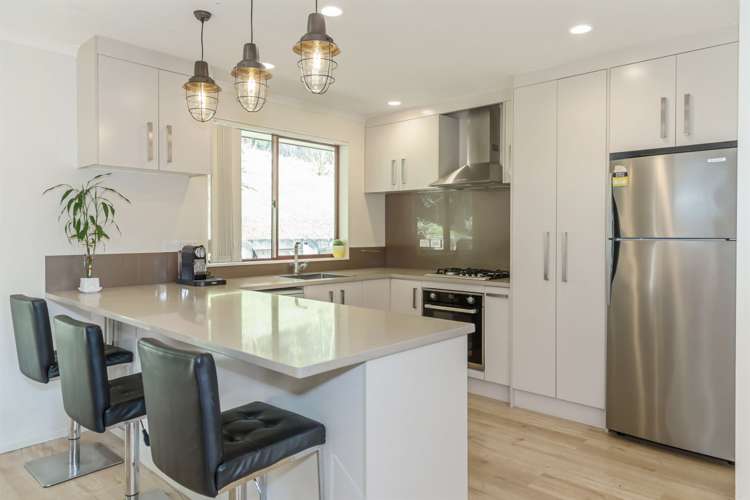 8 Fernbank Lane Greenhithe_10