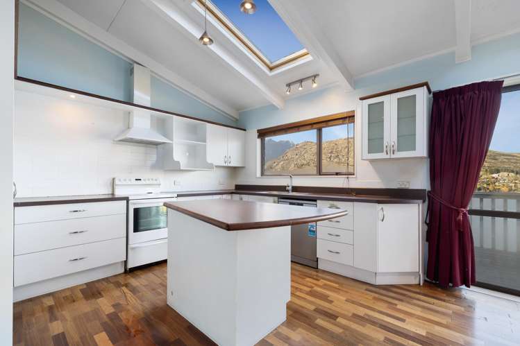 36 Perkins Road Queenstown Hill_9