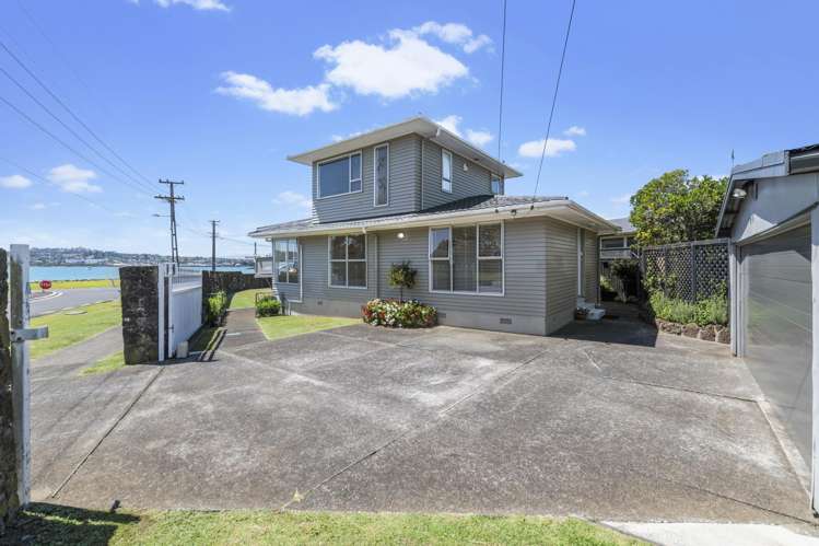 2 House Avenue Mangere Bridge_30