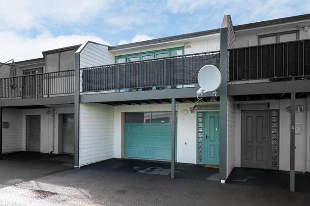 Super-Sized 1 Bedroom Living