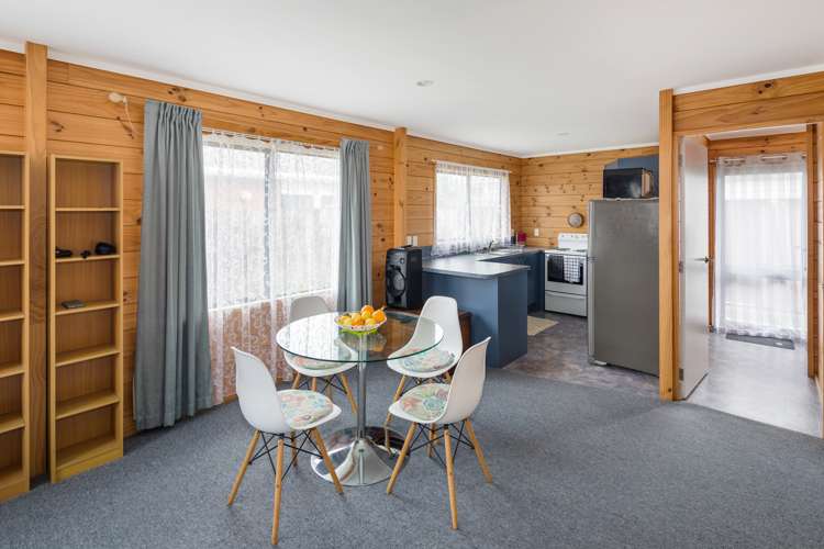 104 Apu Crescent Lyall Bay_14