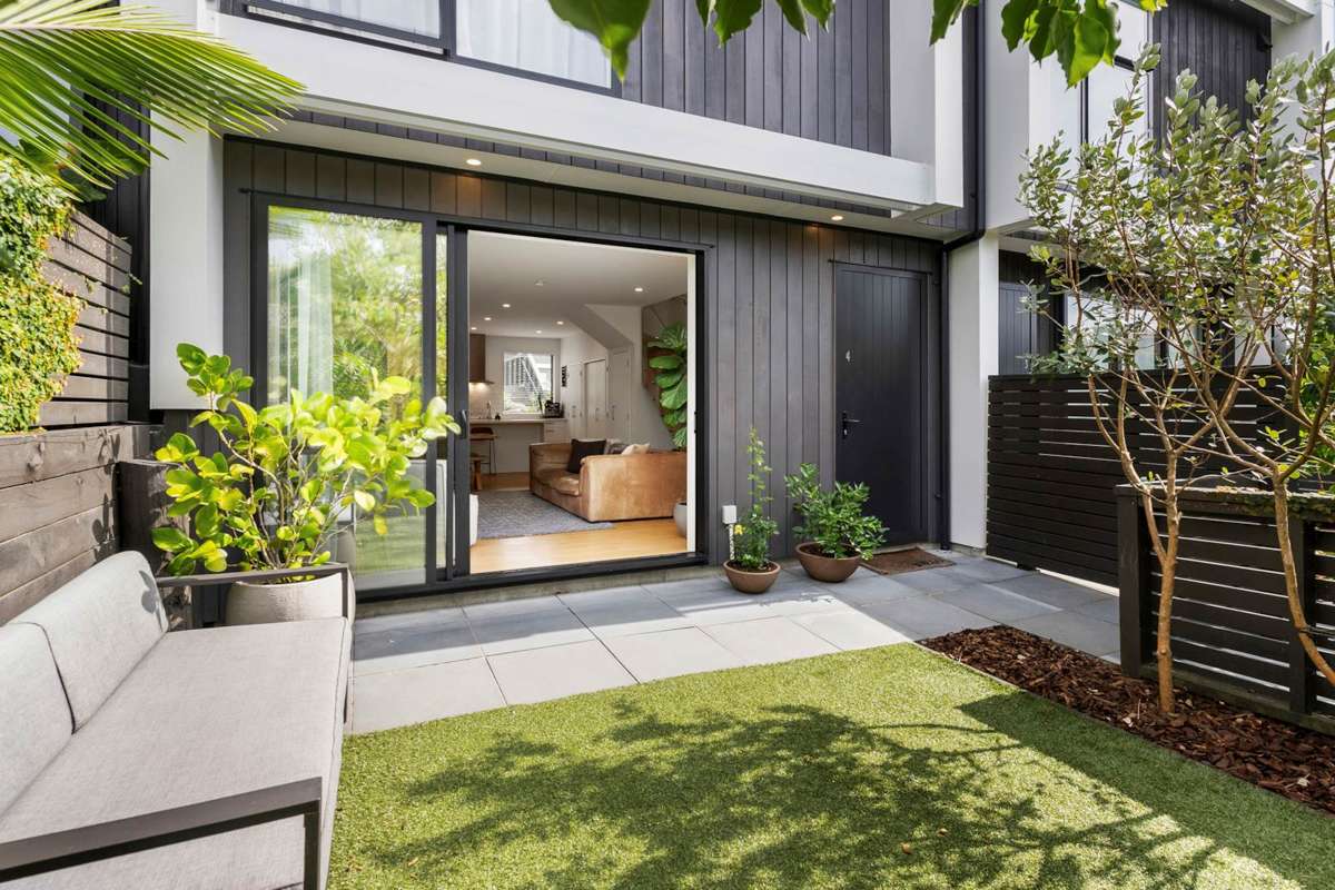 37C Glen Atkinson Street_5