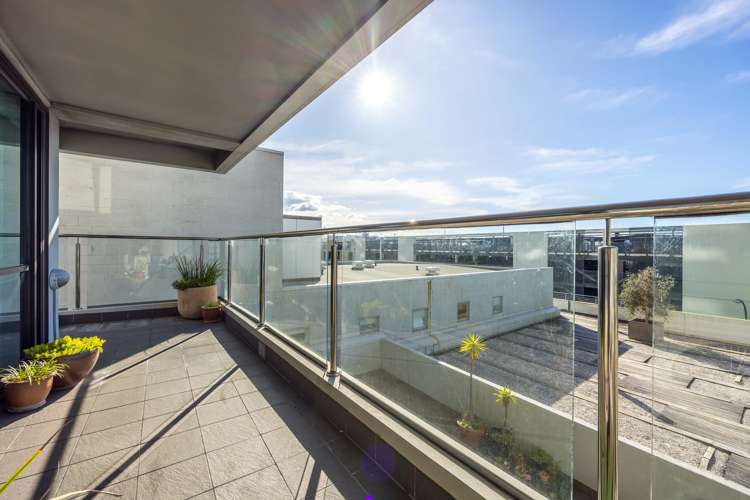 601/18 Beach Road Auckland Central_15