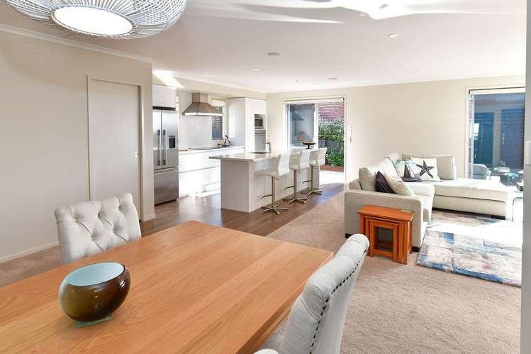 2 Eastview Crescent Stanmore Bay_5