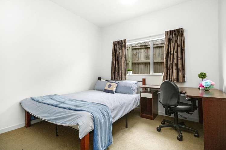 15 Paparoa Crescent Aotea_12