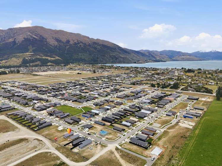 71 Burdon Loop Lake Hawea_14