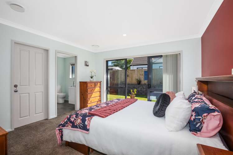 5 Colin Guppy Crescent Riverstone Terraces_10