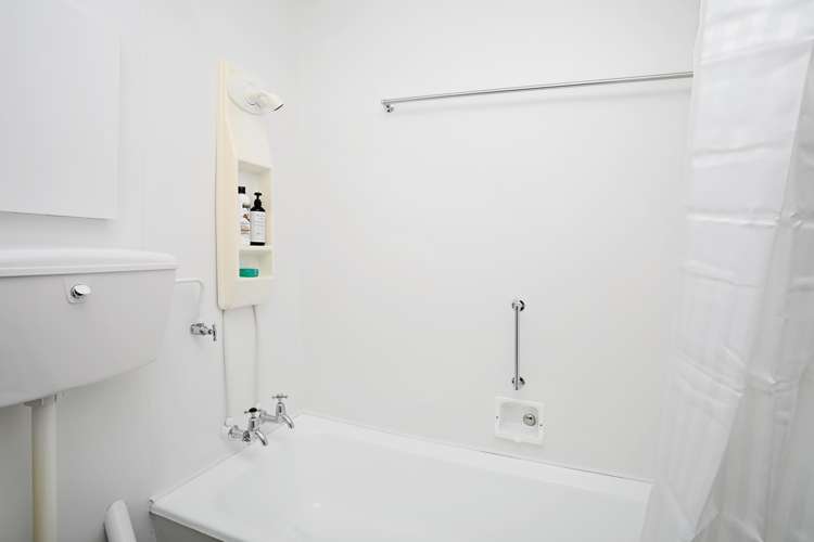 22 Avenal Street Avenal_16