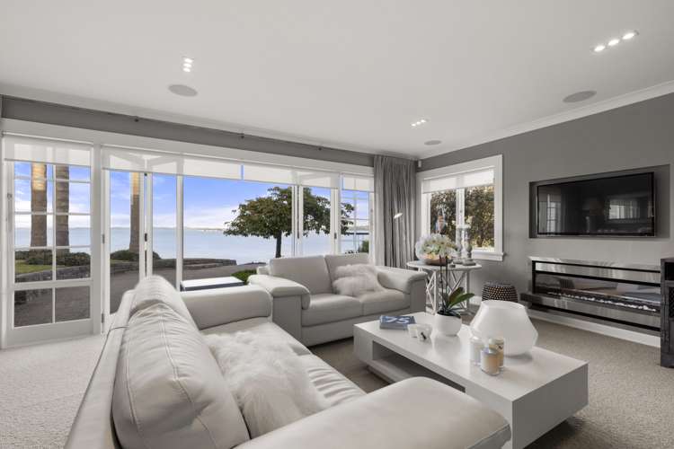 1 Marine Parade Piha_20