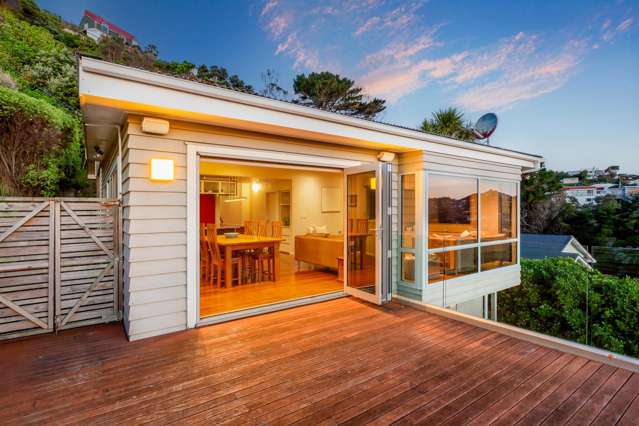 SUNNY FAMILY HOME WITH EXCEPTIONAL VIEWS