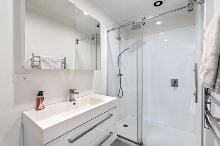 8 Memorial Drive Parahaki_11
