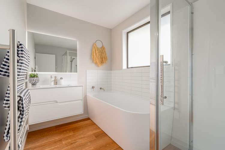 1/52A Aorangi Road Bryndwr_11