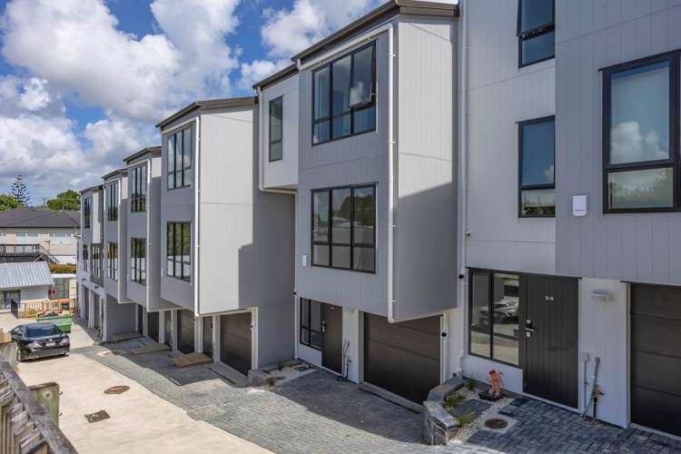 2/8 Sheehan Road Te Atatu South_18