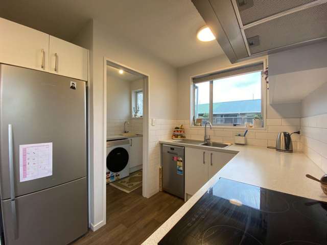 2/34 Vienna St Waltham_4