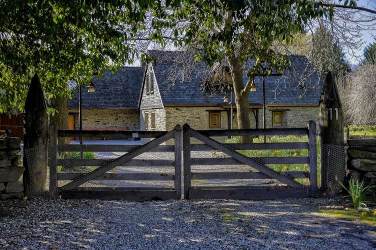 11 Arrowtown-Lake Hayes Road Lake Hayes_1