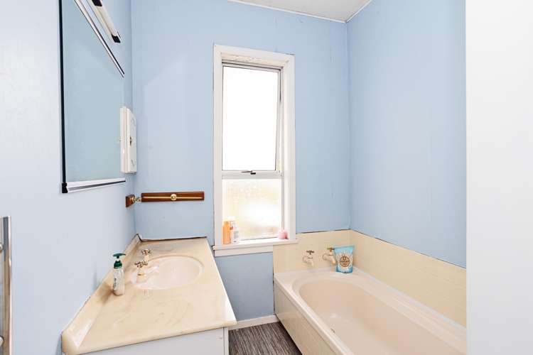 787 Queens Drive Waikiwi_25