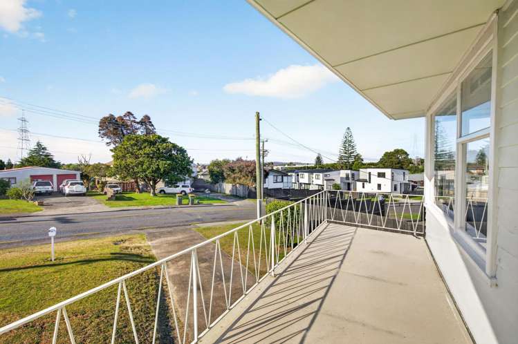 55 Royal View Road Te Atatu South_15
