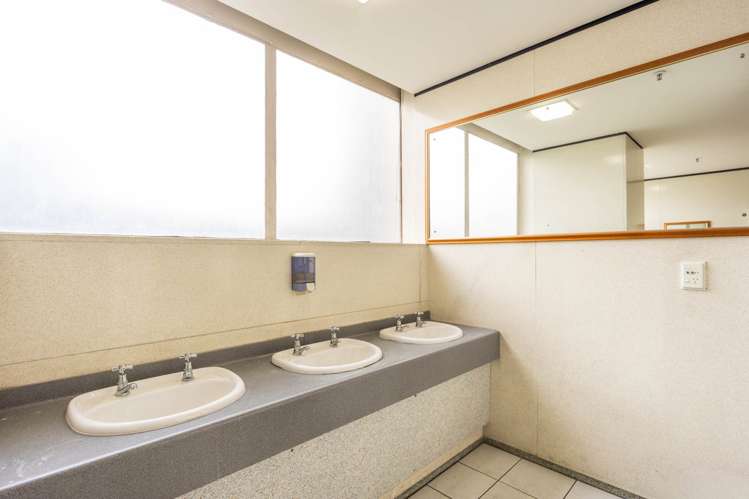 Unit 3/300 Queen Street City Centre_15