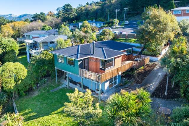 Private Bush Retreat with Views & Dual Living