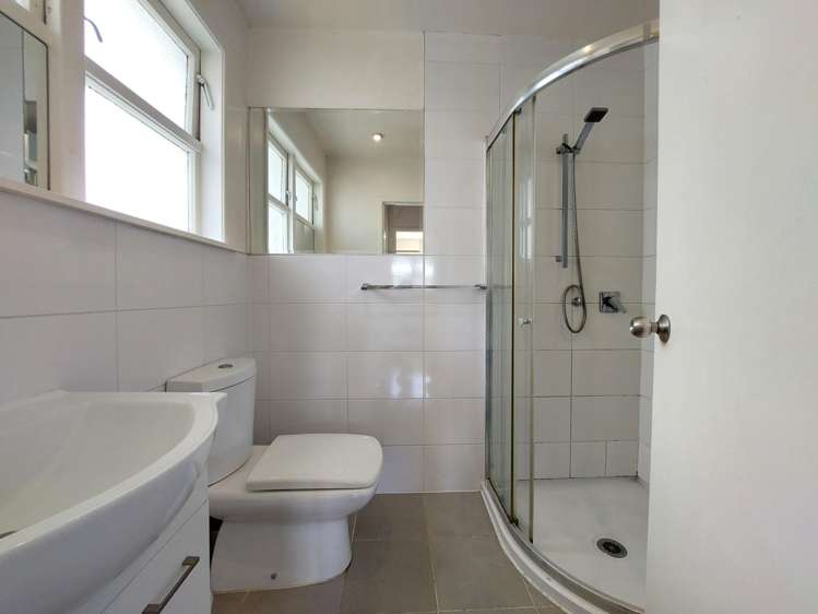 2/70 Hogans Road Glenfield_6